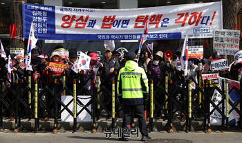 [포토] '탄핵 각하' 외치는 시민들 
