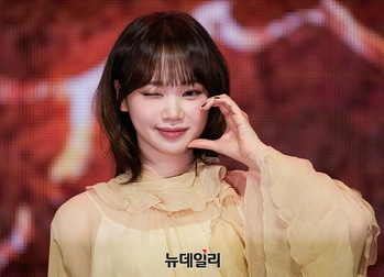 [포토] 르세라핌 김채원 '깜찍 윙크'