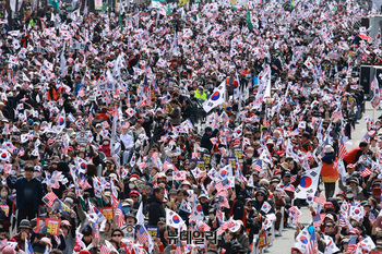 [포토] 다시 울려 퍼지는 '탄핵반대' 광화문 목소리