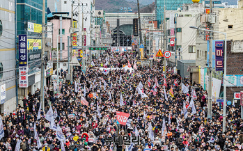[포토] '尹 탄핵선고' 앞둔 주말...이어지는 반탄물결