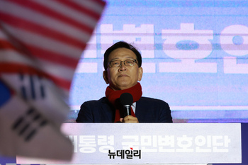 [포토] 발언하는 '대통령국민변호인단' 단장 석동현 변호사