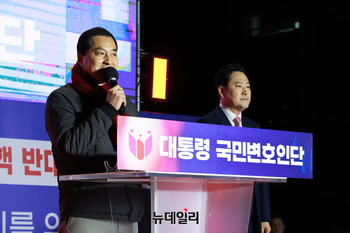 [포토] 국민변호인단 야간 집회 참석한 박대출·장동혁