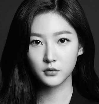 김수현 소속사, '김새론과 볼 맞댄 사진' 올라오자 '2차 내용증명' … "'눈물의 여왕' 손해 보면 책임져야"