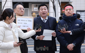 [포토] 고소 취지 설명하는 김새론 유족측 법률대리인