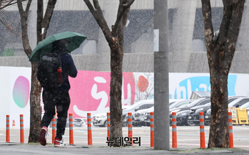 [포토] 눈 내리는 서울...가장 늦은 대설특보 경신