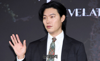 [영상] 계시록 류준열 '이건 계시야'