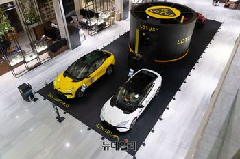 [포토] 현대백화점 판교점 "영국 스포츠카 '로터스' 만나보세요"