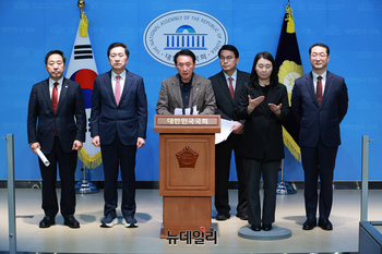 [포토] 민감국가 지정 관련 성명서 발표하는 김석기 의원