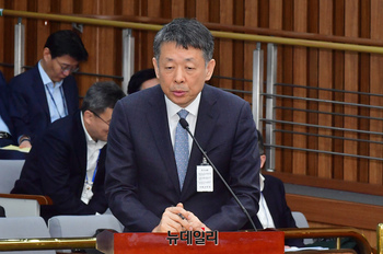 [포토] 답변하는 김광일 MBK 파트너스 부회장