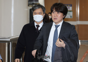 [포토] 내란가담 혐의 첫공판 출석하는 목현태 전 국회경비대장