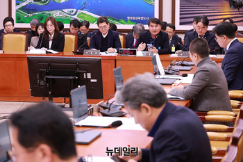 [포토] 여객기 참사 진상규명과 유가족의 피해구제를 위한 특별위원회