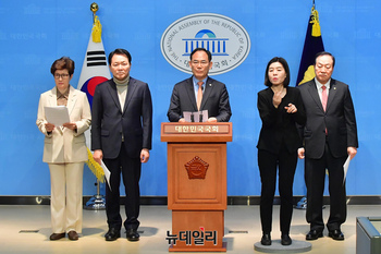 [포토] 국민의힘 국방위원 '영현백 납품' 관련 기자회견