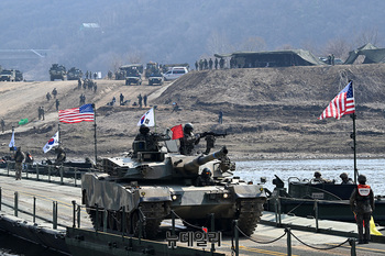 [포토] 임진강 건너는 K1E1전차