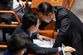 [포토] 대화 나누는 박찬대·박성준