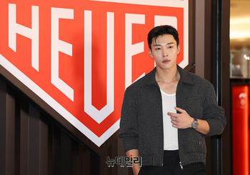 [영상] 백화점 등장한 우도환