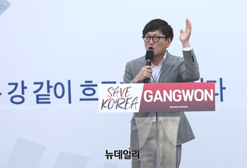 [영상] 춘천 탄핵반대 집회 사회 맡은 개그맨 김영민