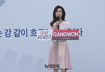 [영상] 탄핵반대 춘천, 연사로 나선 권미란 해직 아나운서