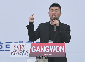 [영상] 탄핵반대 연사로 나선 김상현 국대떡볶이 대표