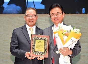 이철우 경북도지사, ‘직능 경제인의 선택’ 공로패 수상