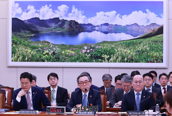 [포토] 민감국가 지정 관련 질의에 답하는 조태열 장관