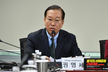 [포토] 중국 서해공정 대응 토론회 참석한 권영세 위원장