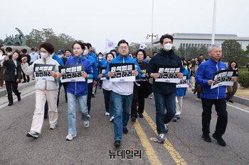[포토] 尹 대통령 파면 촉구 도보 행진