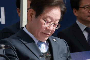 [포토] 생각에 잠겨 있는 이재명 더불어민주당 대표