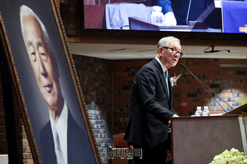 [포토] 이승만 탄신 기념식 진행하는 문무일 사무총장