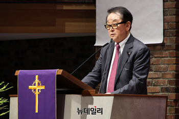 [포토] 기념사 대독하는 김유광 상근부회장 