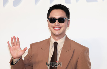 [영상] 변요한 '선글라스 쓰고'