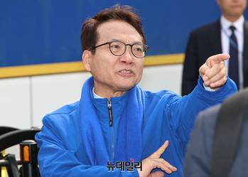 [포토] 고성 지르는 박선원 민주당 의원 