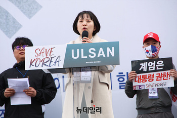 [영상] 울산대·울산과학대 학생들 '탄핵반대' 시국선언 