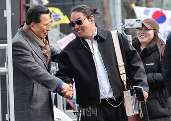 [포토] 광화문 국민대회 찾은 안정권 