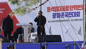 [포토] 광화문 국민대회 연단 오른 안정권