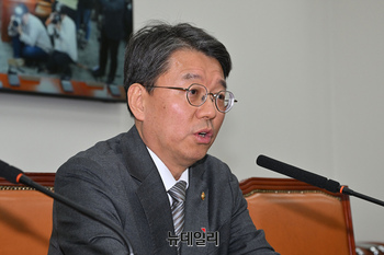 [포토] 법사위 출석한 김정원 헌법재판소 사무처장