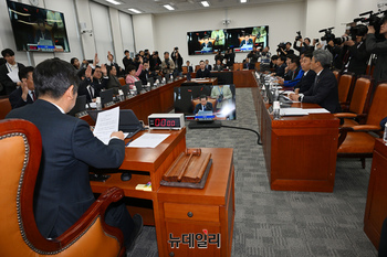 [포토] 의사진행 하는 정청래 법제사법위원회 위원장