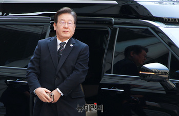 [포토] '위증교사 혐의' 2심 공판 출석하는 이재명 민주당 대표 