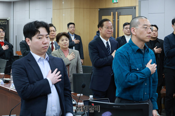 [포토] 국민의례 하는 권영세·윤희숙