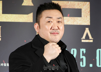 [영상] 거룩한밤 마동석 '든든한 퇴마사(물리)'