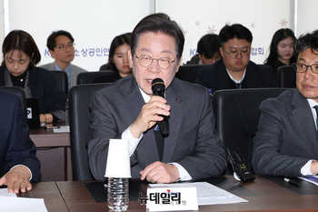 [포토] 민생경제 현장간담회서 발언하는 이재명 대표