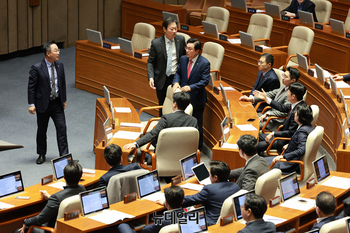 [포토] 고성 주고받는 박성준·박충권