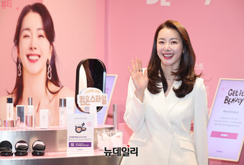 [포토] CJ온스타일 성수 팝업 찾은 소이현