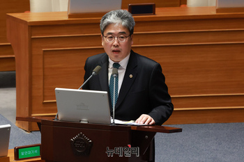 [포토] 산불 관련 답변하는 임상섭 산림청장