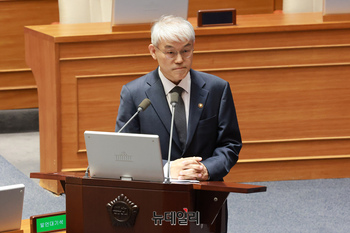 [포토] 답변하는 천대엽 법원행정처장