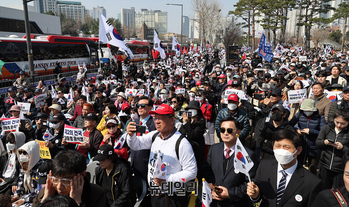 [영상] 용산 대통령실 앞, 파면 선고 순간