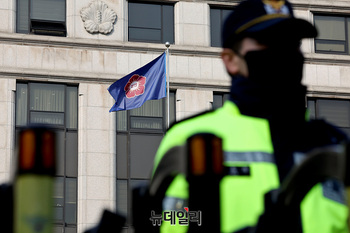 [포토] 경찰, 헌법재판소 인근 도로 통제