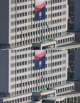 [포토] 윤 대통령 파면선고에 내려진 대통령실 봉황기