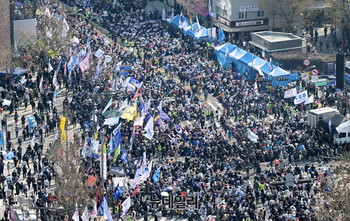 [포토] 탄핵심판 선고 기다리는 탄핵찬성측