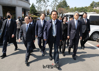 [포토] 퇴장하는 국회 탄핵소추단 