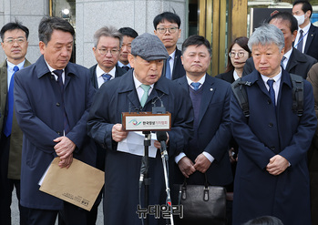 [포토] 입장 밝히는 송두환 전 헌법재판관